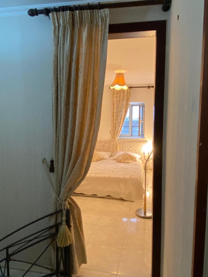 Casa Kamalei, Tra Plebiscito E Lungomare Lägenhet Neapel Exteriör bild