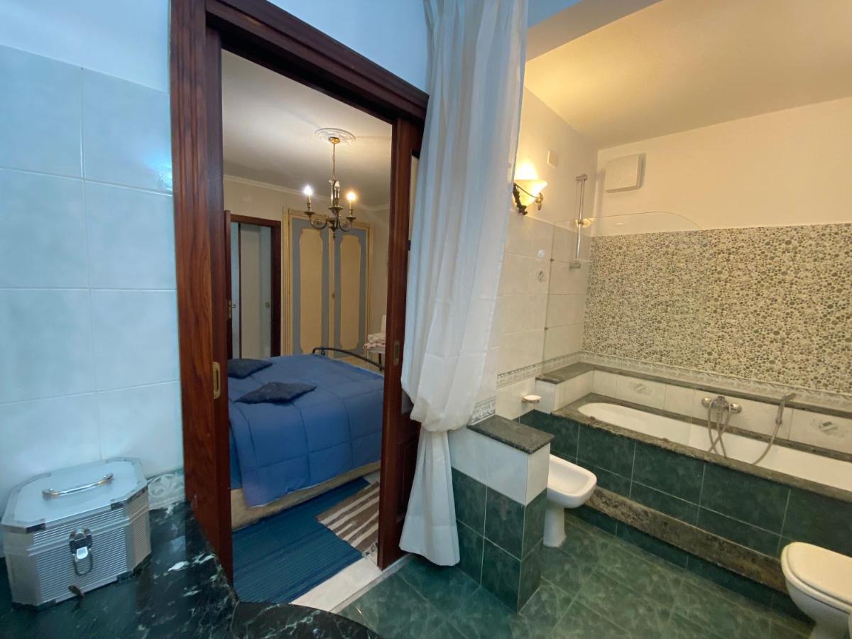 Casa Kamalei, Tra Plebiscito E Lungomare Lägenhet Neapel Exteriör bild